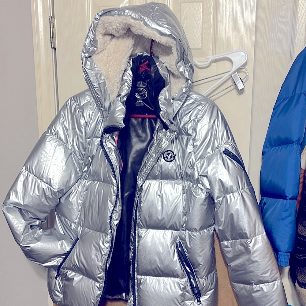 Silver puffer jacket Lg. American Eagle